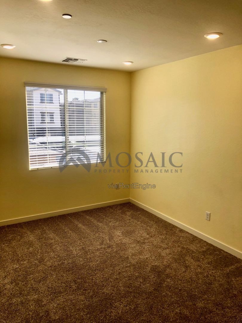 ELEGANT 2 Bed/ 2.5 bath Townhome In Gilbert! property image
