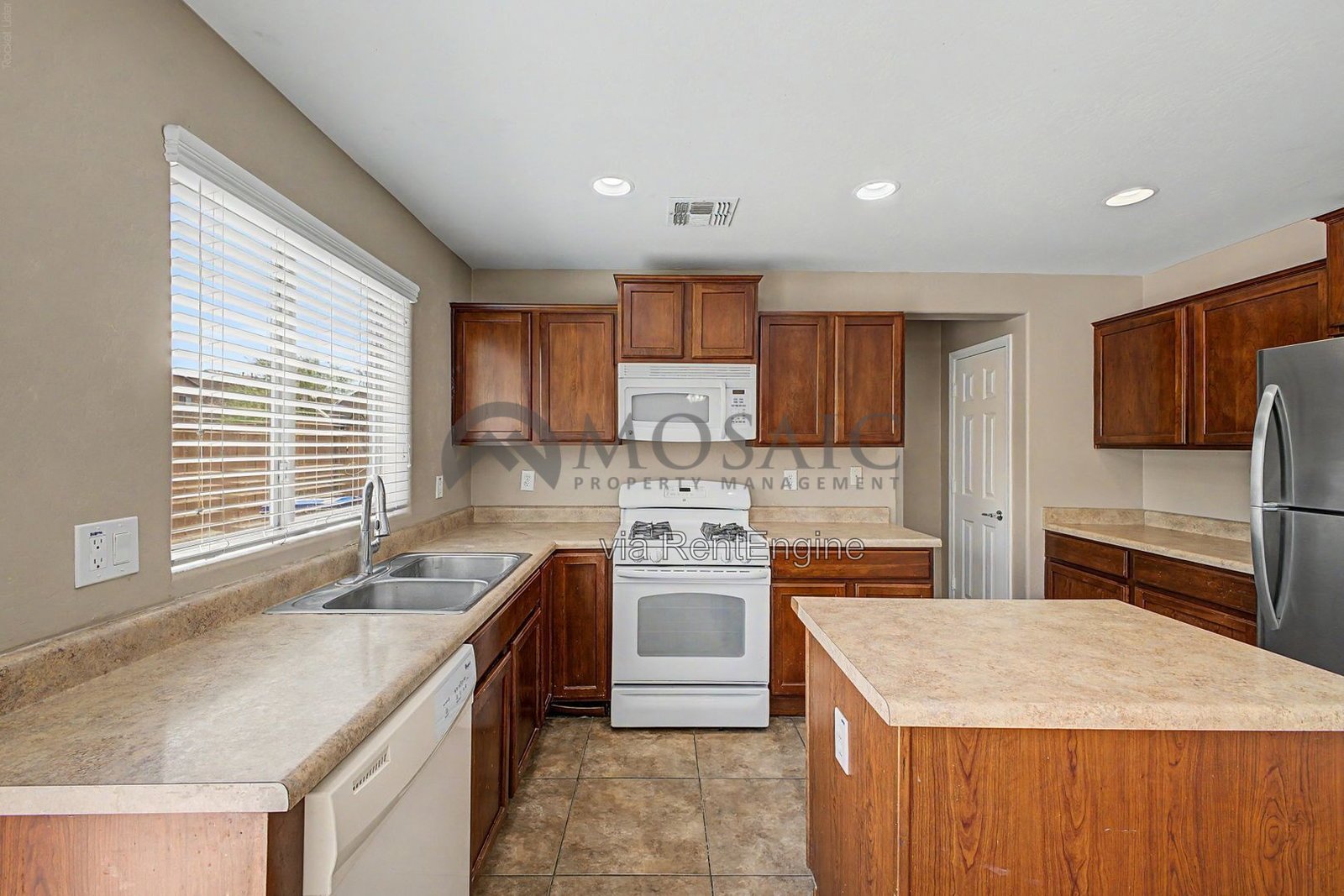 4 Bedroom, 2.5 Bathroom Home In Florence! property image