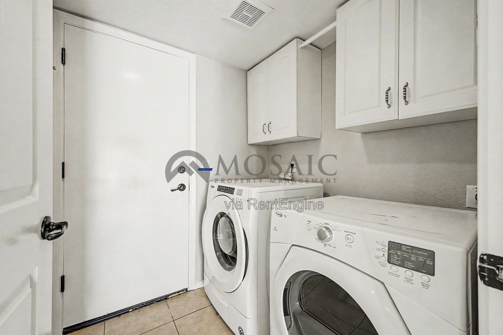3 bed/2.5 bath PLUS DEN in South Chandler with SPARKLING POOL! property image