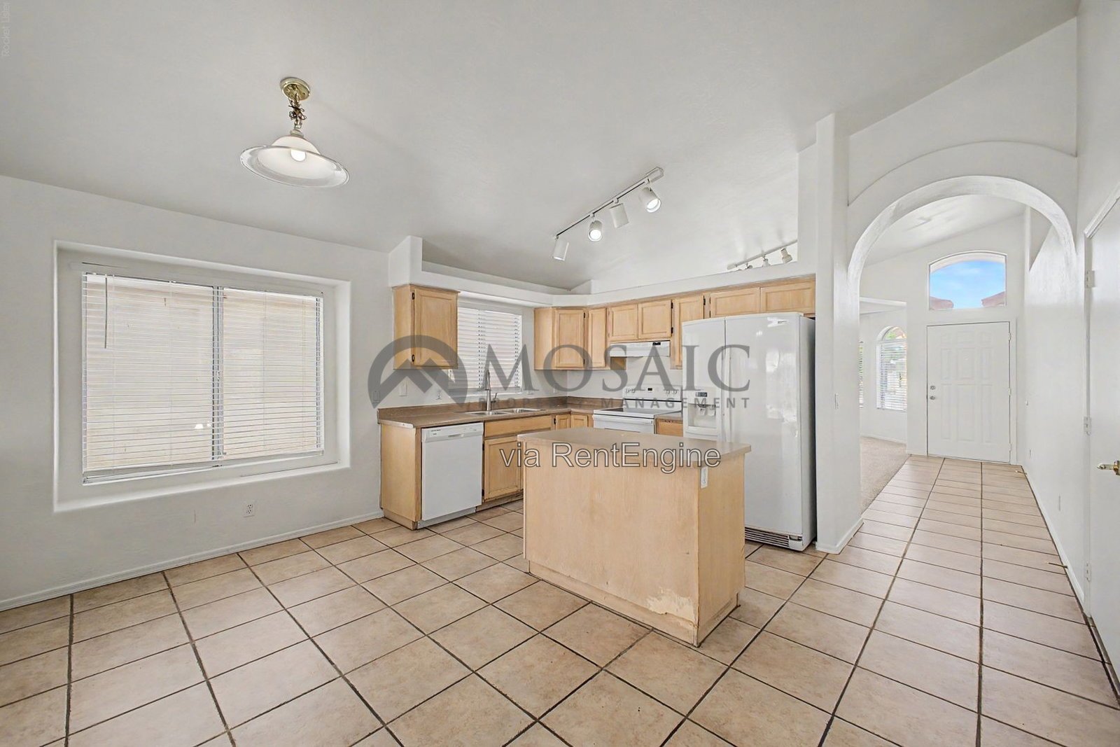 Beautiful home close to the North 101 freeway property image