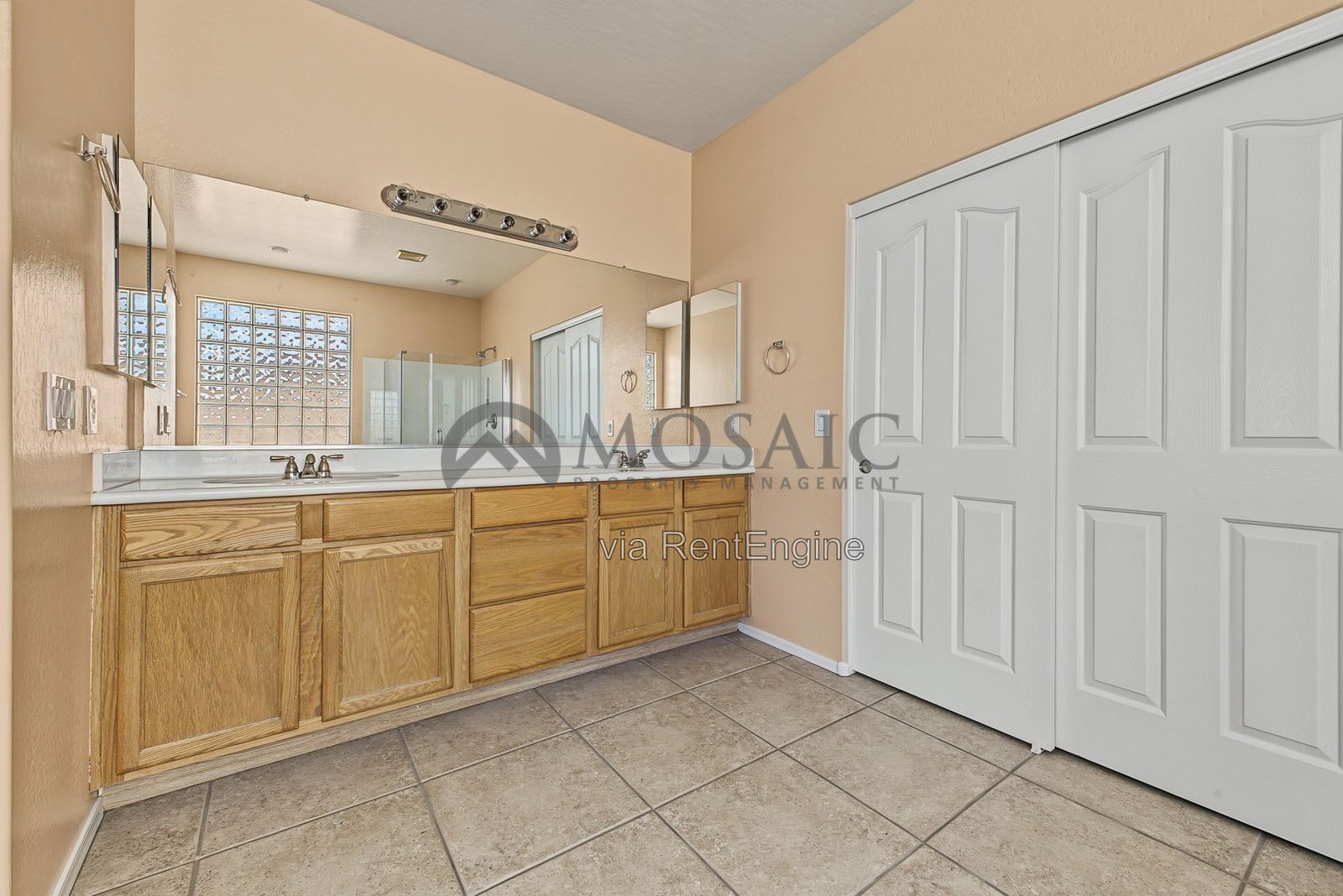 Beautiful 4 bedroom, 3 bathroom home in Chandler! property image