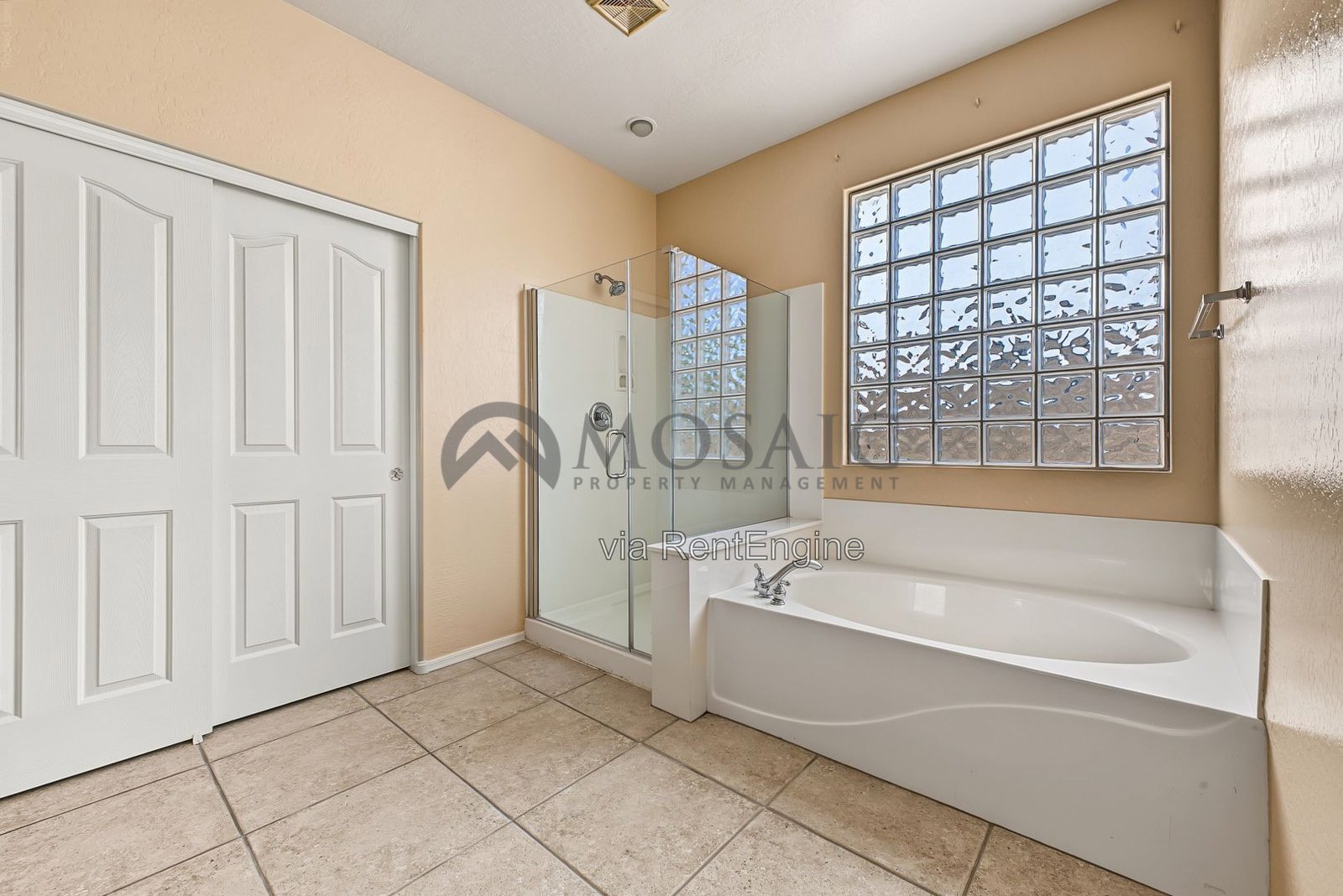 Beautiful 4 bedroom, 3 bathroom home in Chandler! property image
