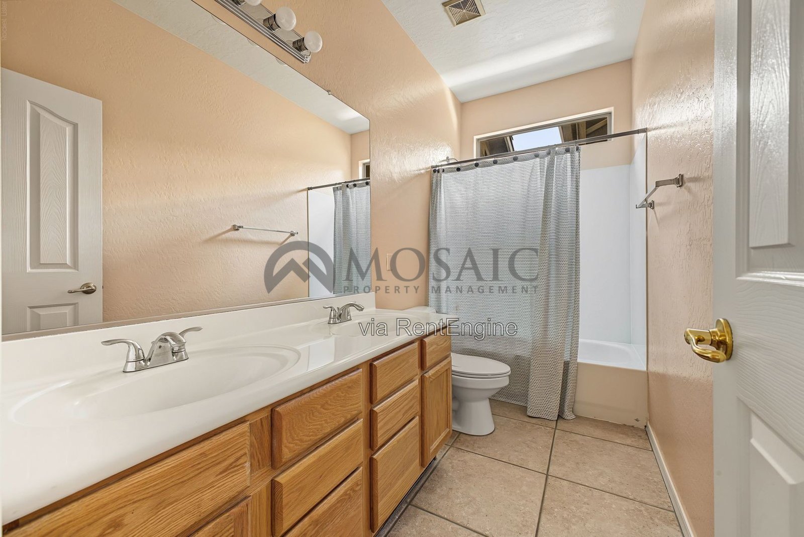 Beautiful 4 bedroom, 3 bathroom home in Chandler! property image
