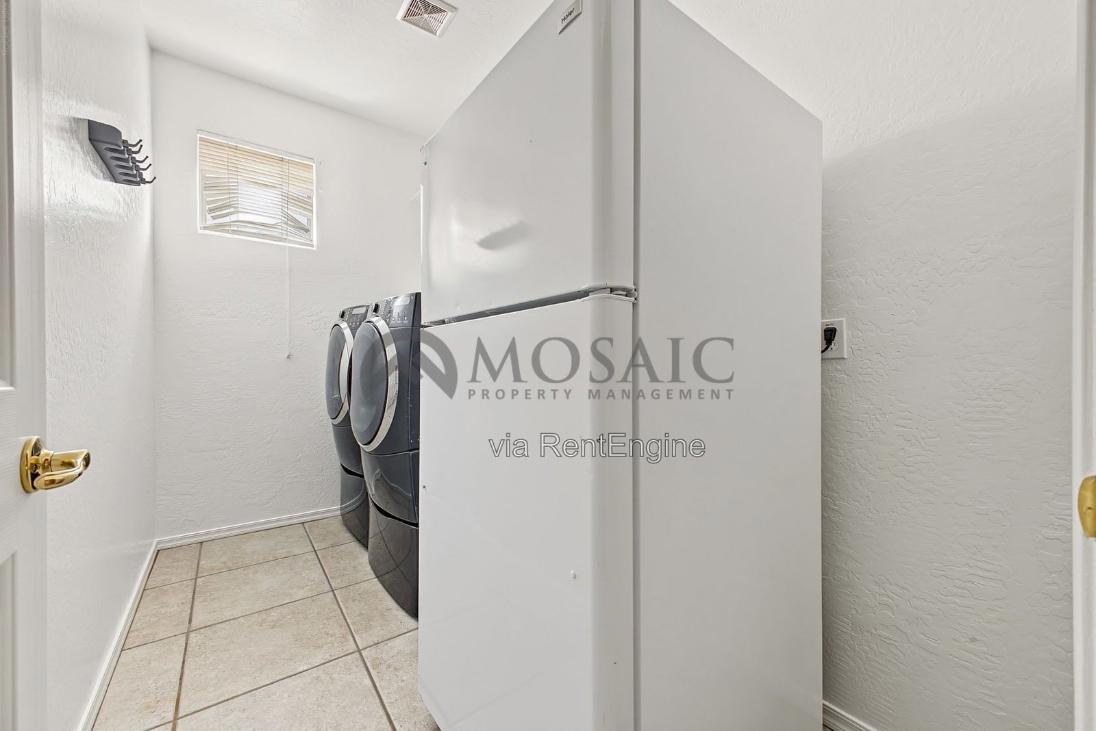 Beautiful 4 bedroom, 3 bathroom home in Chandler! property image
