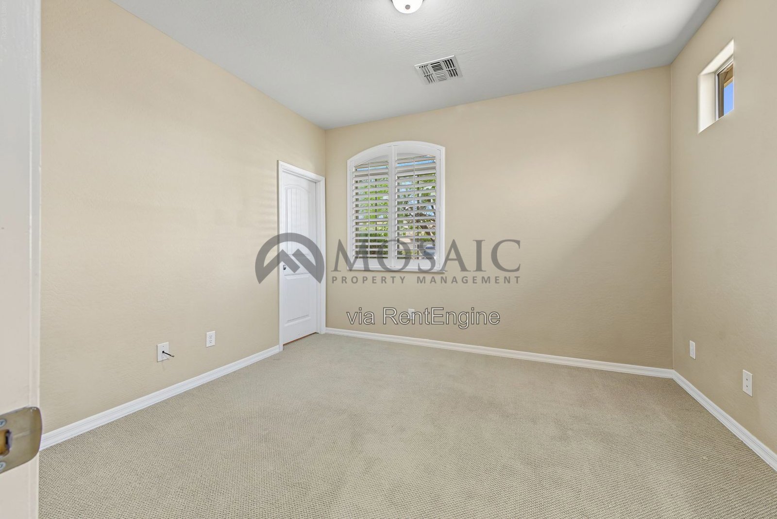 Upgrades, large lot, pool, walk in closets! property image