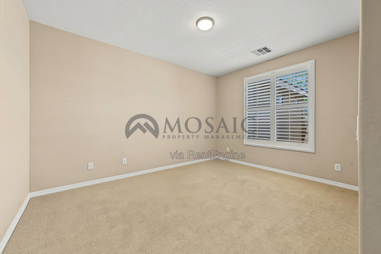 Upgrades, large lot, pool, walk in closets! property image