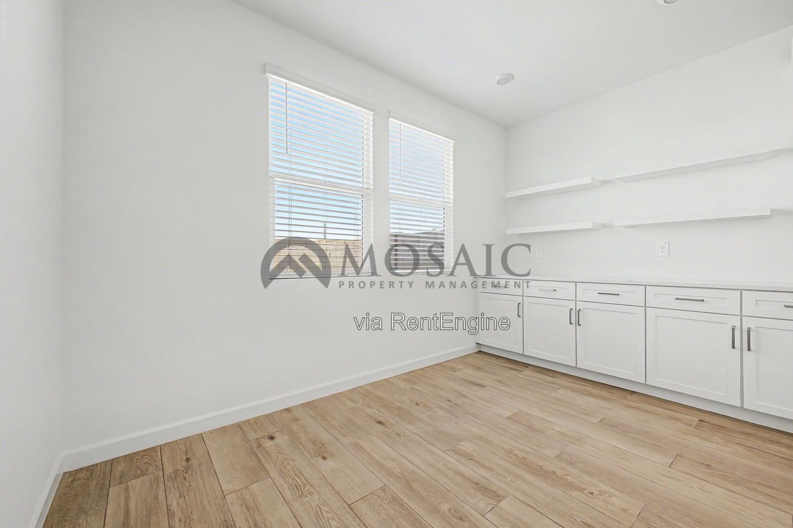 Beautiful 4 bedroom, 2.5 bathroom home in Phoenix! property image