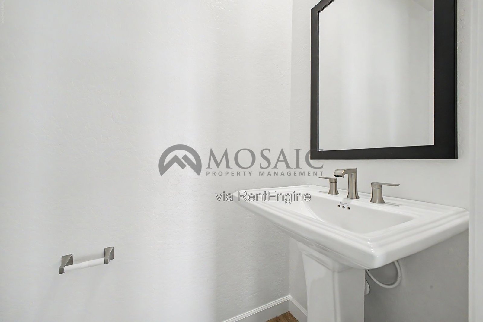 Beautiful 4 bedroom, 2.5 bathroom home in Phoenix! property image