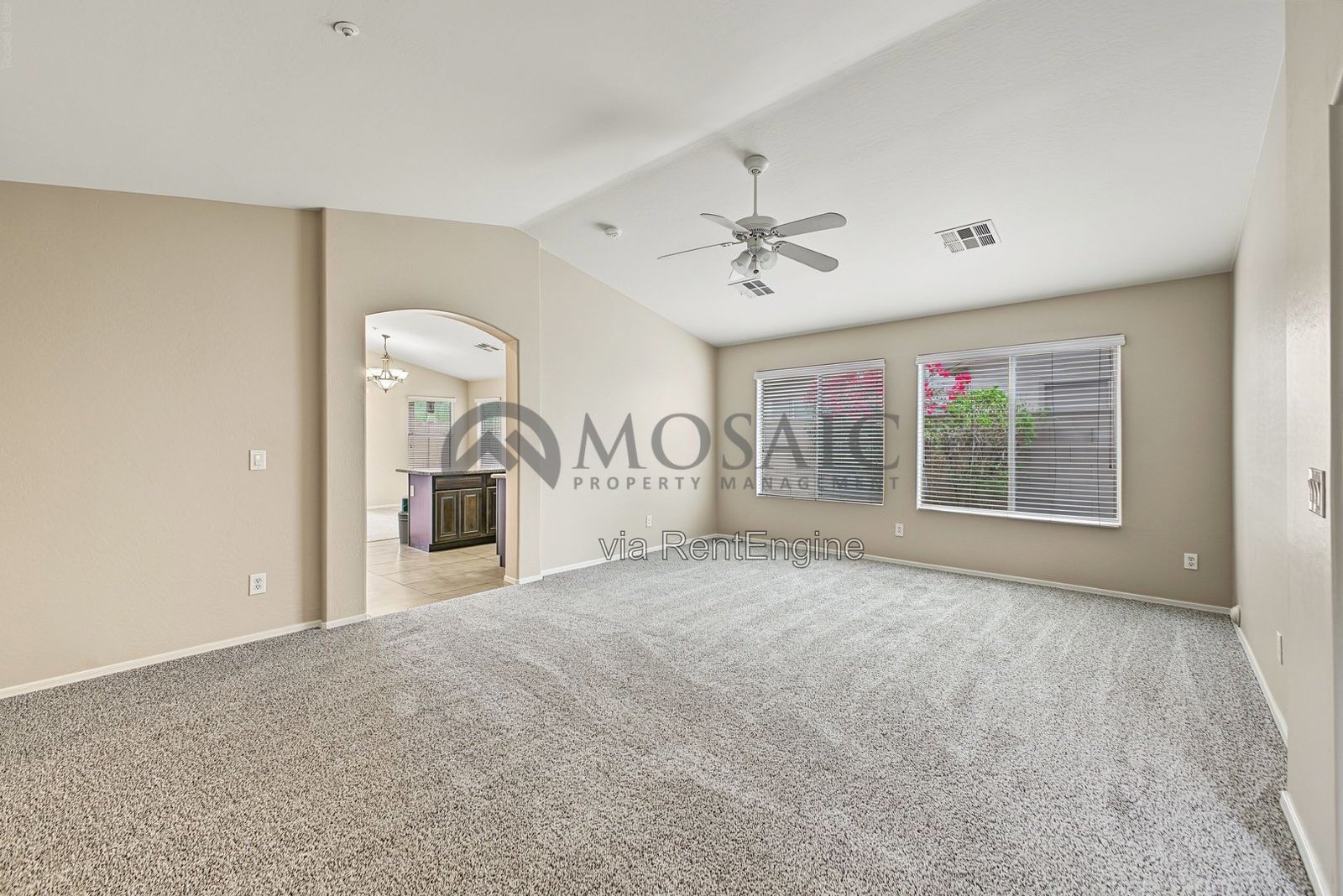 Four-bedroom, four-bathroom house in Peoria! property image