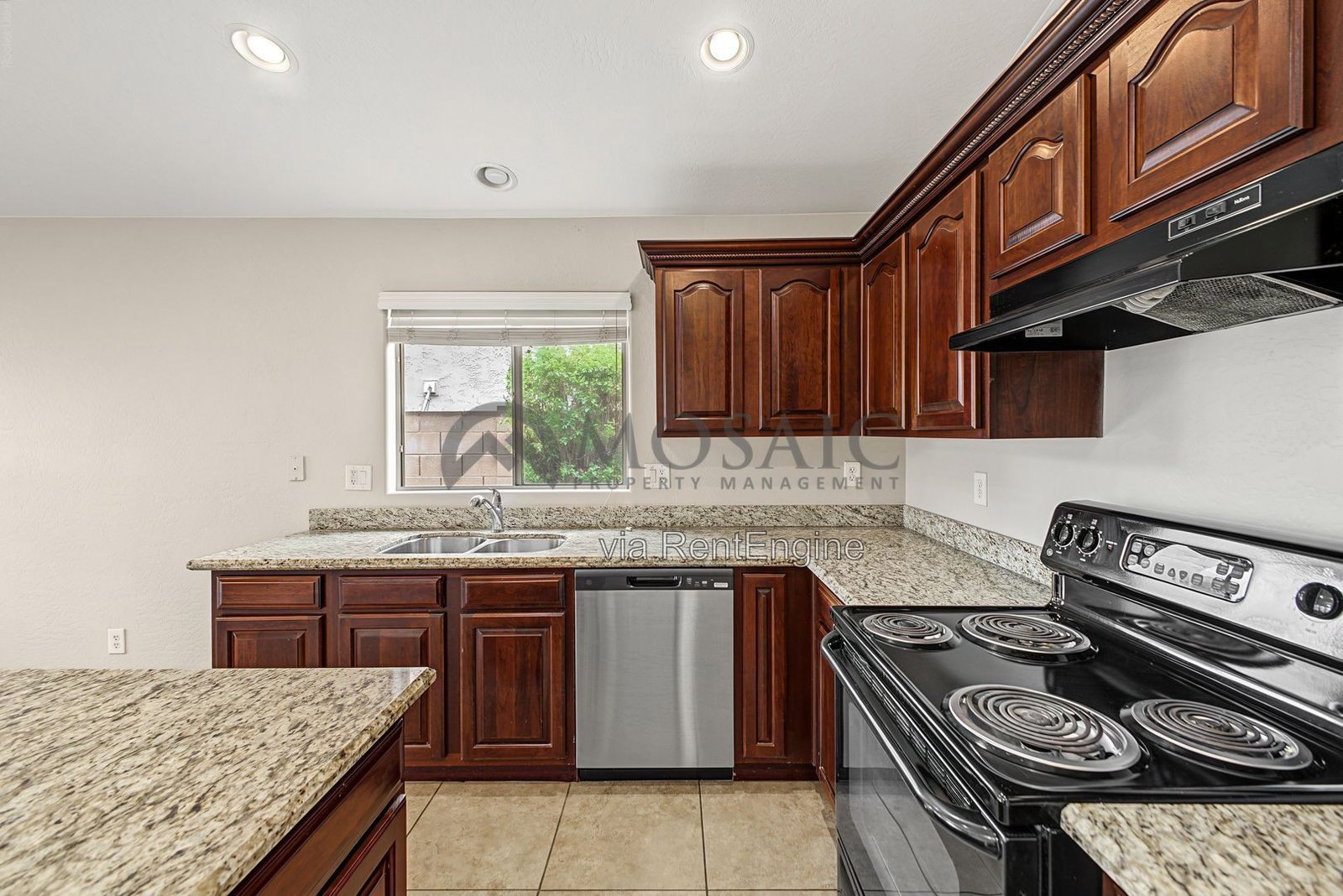 Four-bedroom, four-bathroom house in Peoria! property image