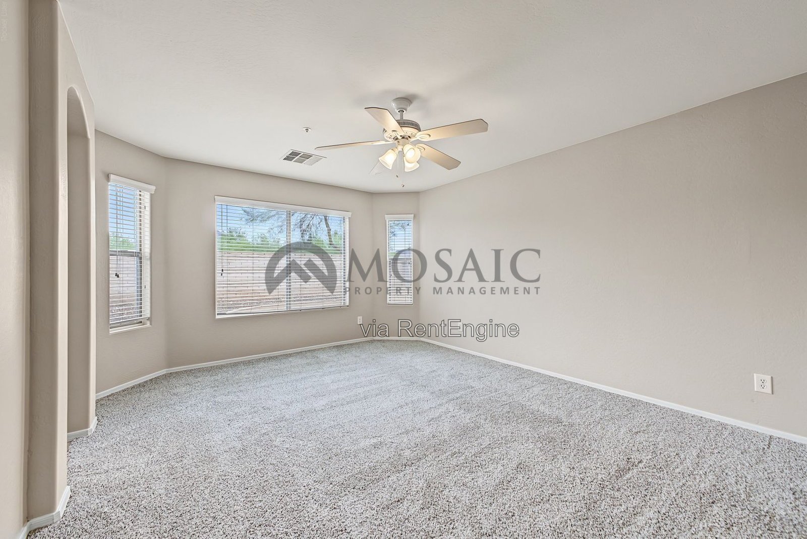 Four-bedroom, four-bathroom house in Peoria! property image