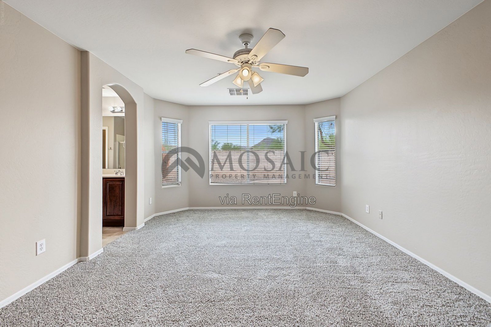 Four-bedroom, four-bathroom house in Peoria! property image