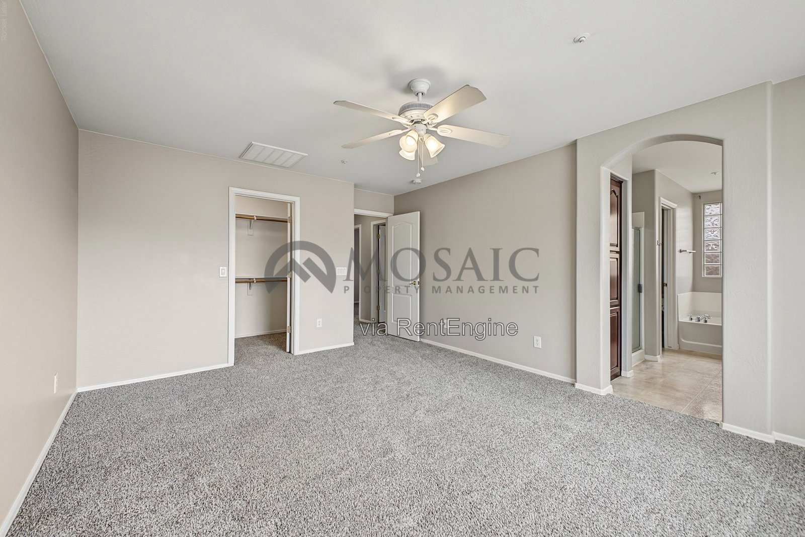 Four-bedroom, four-bathroom house in Peoria! property image