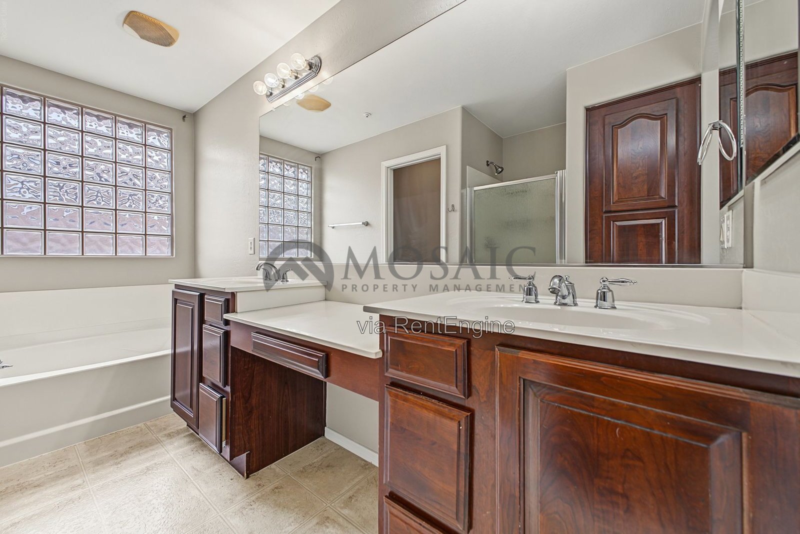 Four-bedroom, four-bathroom house in Peoria! property image