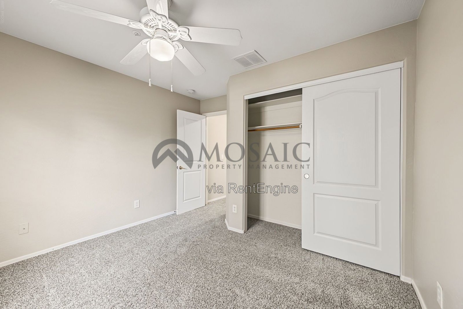 Four-bedroom, four-bathroom house in Peoria! property image
