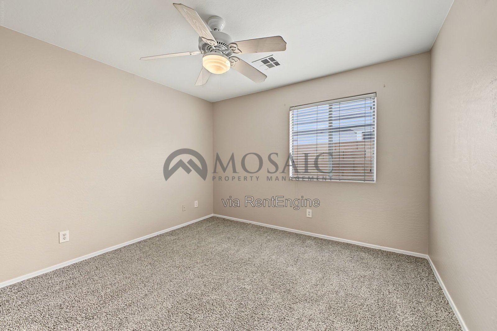 Four-bedroom, four-bathroom house in Peoria! property image