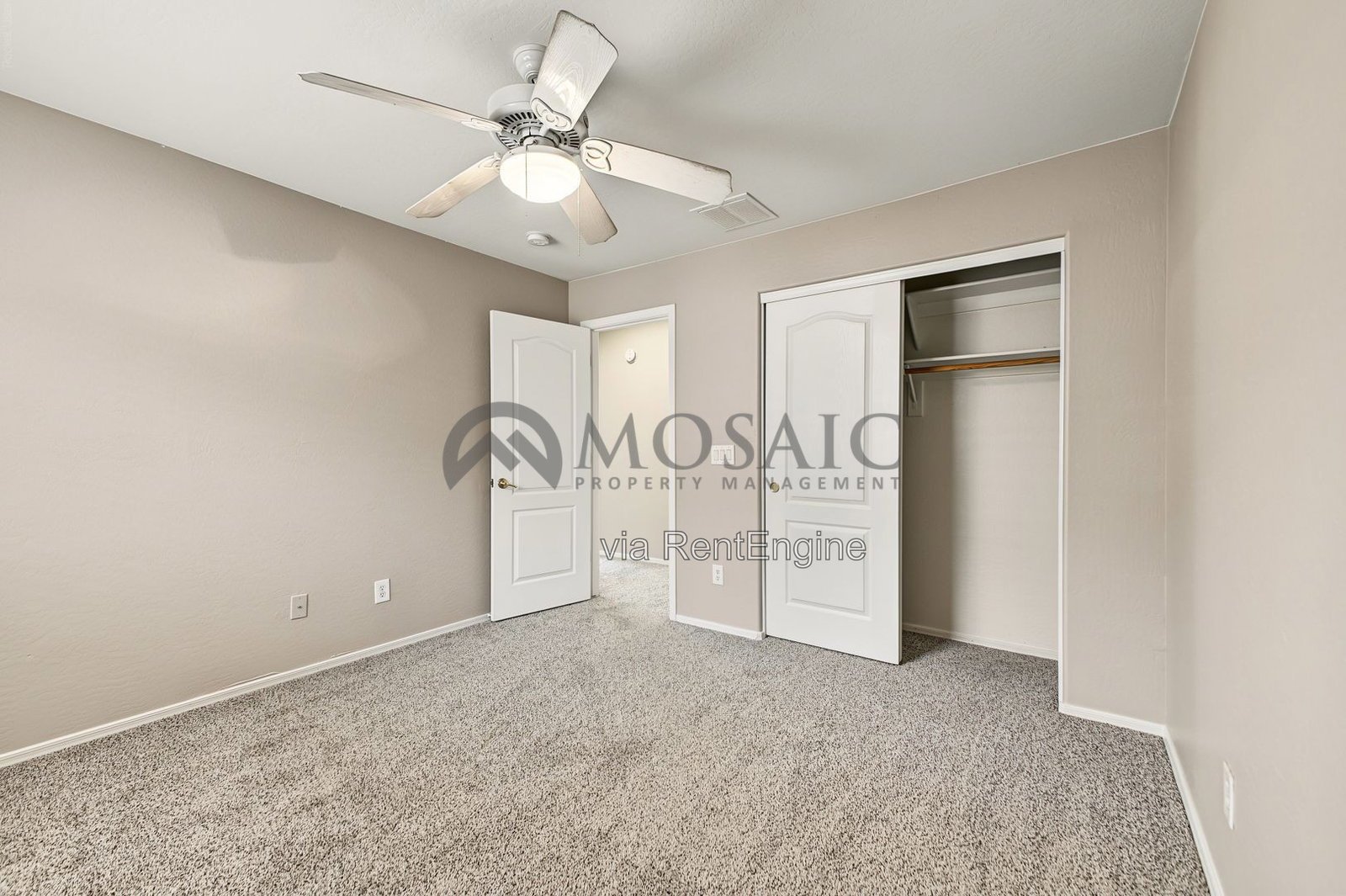 Four-bedroom, four-bathroom house in Peoria! property image