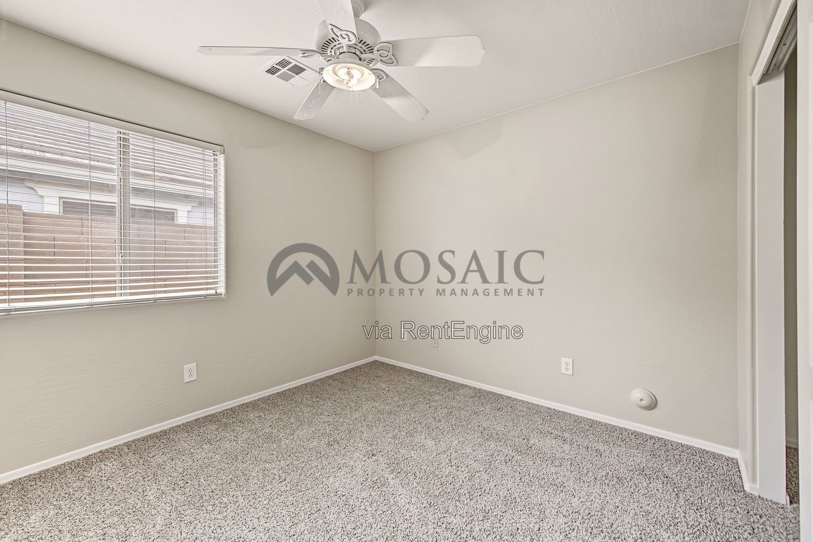 Four-bedroom, four-bathroom house in Peoria! property image