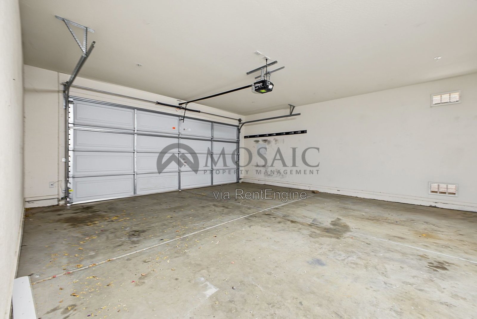 Four-bedroom, four-bathroom house in Peoria! property image